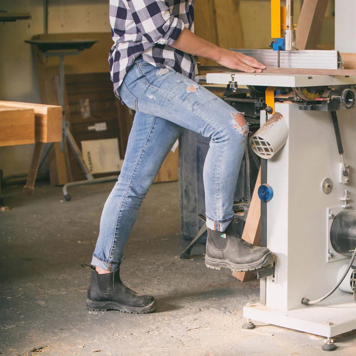 Built tough for demanding environments, these Blundstone pull-on boots combine premium protection with all-day comfort