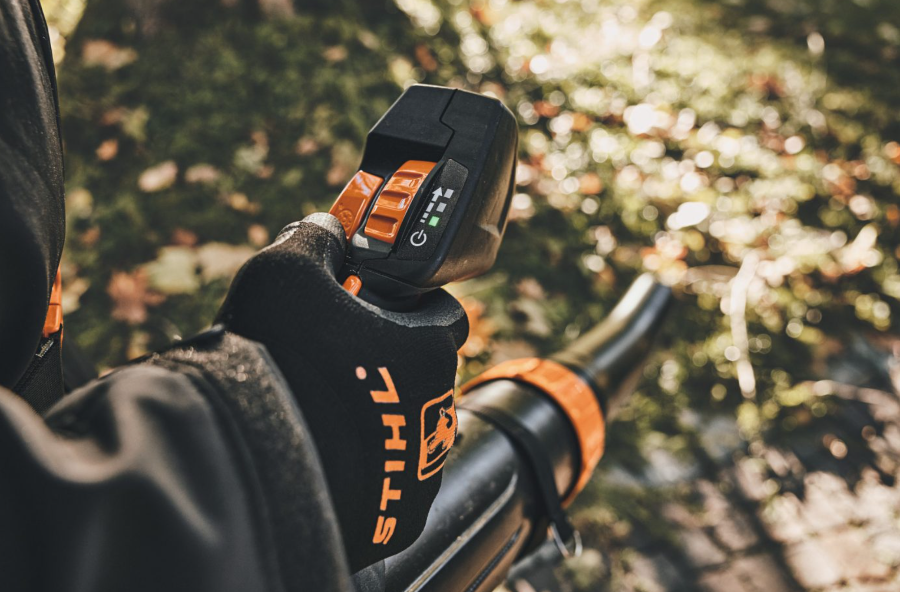 STIHL BR 300 Rubberized Soft Touch Handle - Soft rubber texture is both easy to grip and makes the product comfortable to hold for extended periods.