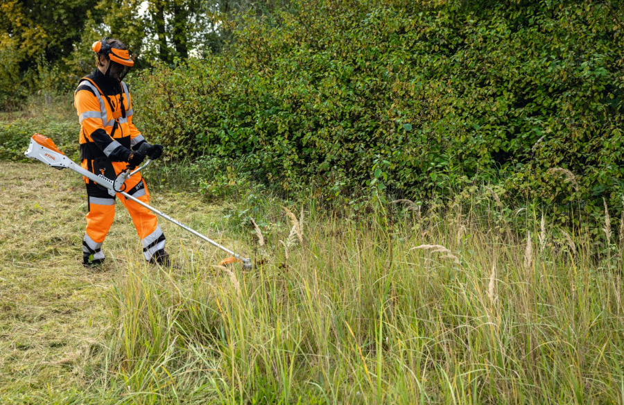 STIHL FSA 135 R Brushcutter for professional use