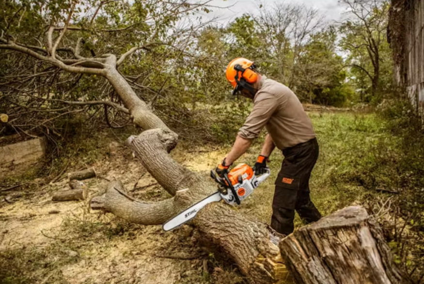 The optimum combination of torque, power, and weight come with the engine performance benefits of STIHL M-Tronic™ technology in this saw.
