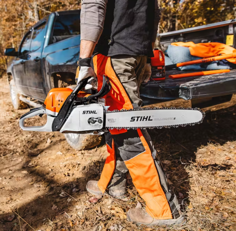 This STIIHL MS 391 is a mid-range chainsaw that comes with an anti-vibration system and reduced exhaust emission engine technology.
