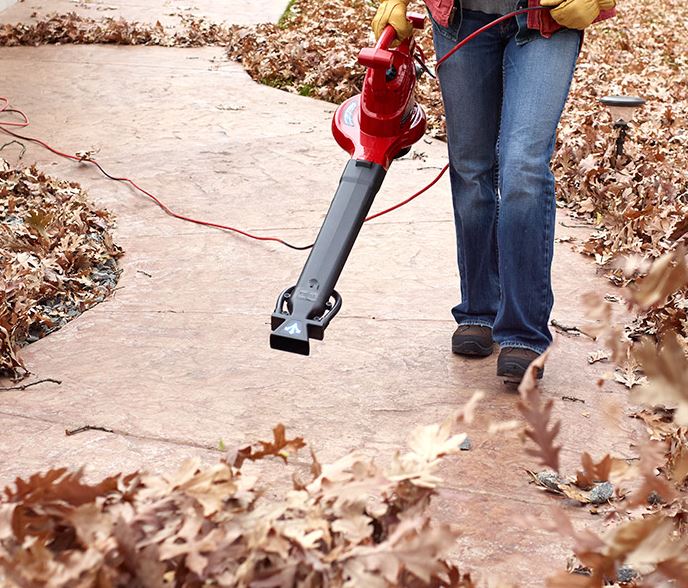 Includes Oscillating Nozzle and Shredz Ring for even easier yard clean up