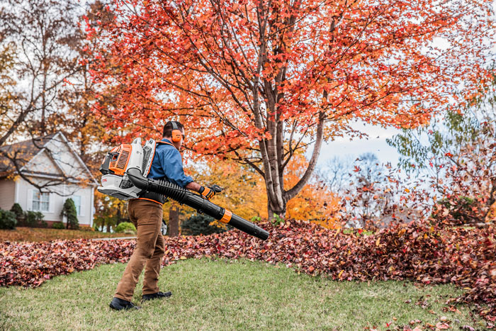 The NEW BR 800 C-E stands up to the toughest heavy-duty professional cleanup tasks. 