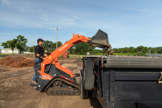 Kubota SCL 1000 Loading into the trailer
