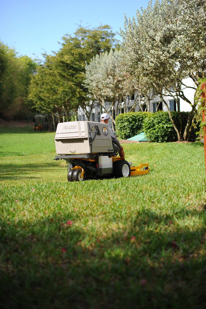 Walker Mowers MD21DGHSH In Action