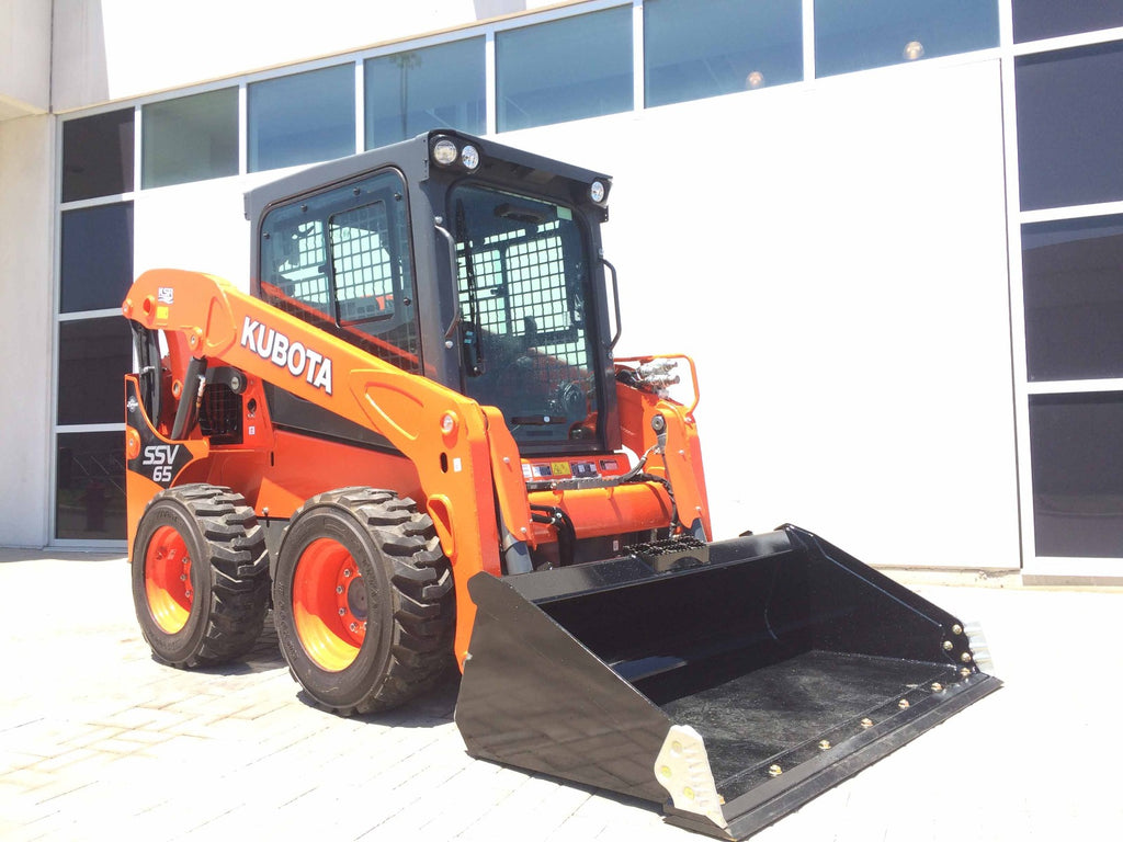 Kubota SSV65 - Operating Weight: 6790 lbs (3080 kg)