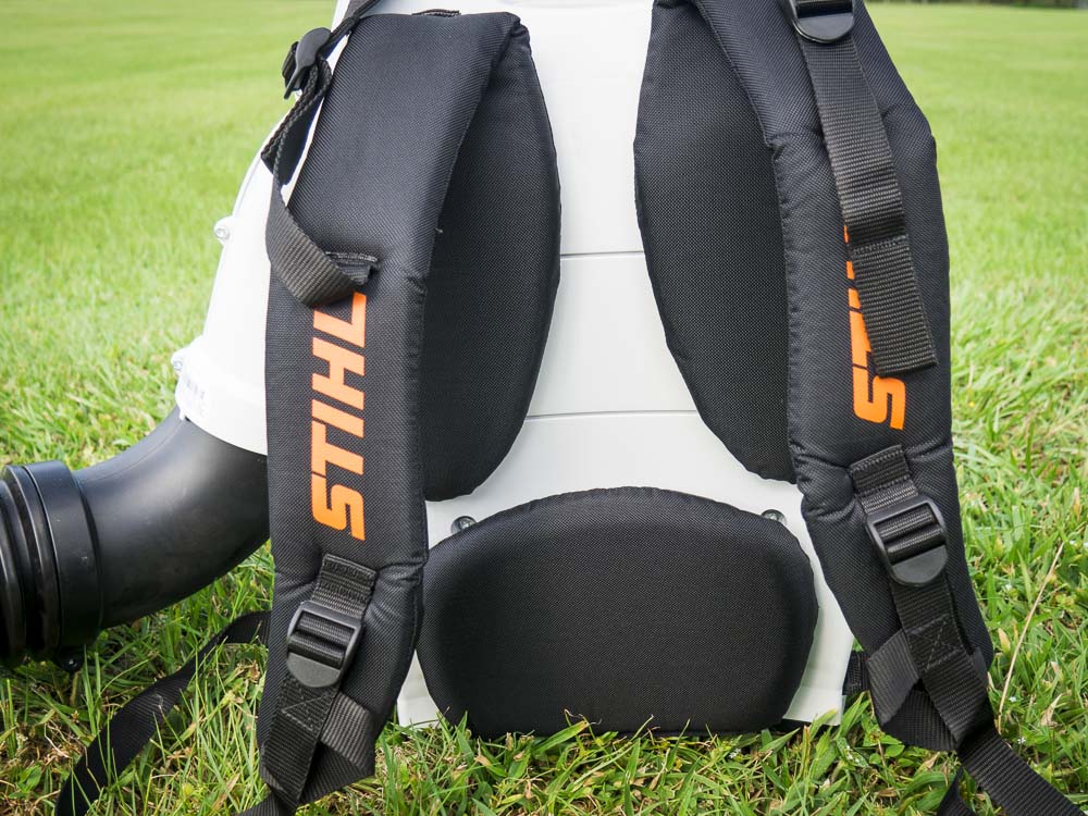 STIHL anti-vibration system, wide shoulder straps.