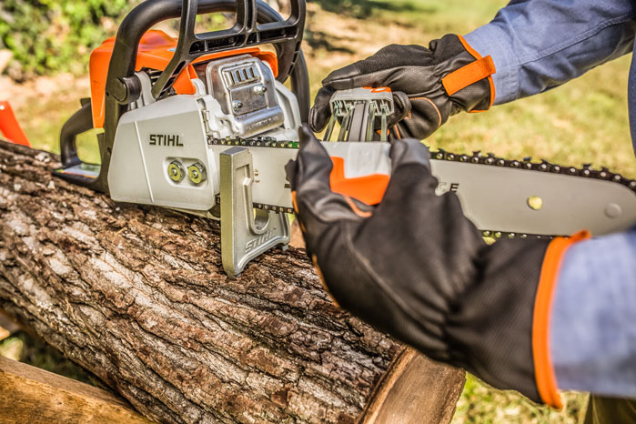 The STIHL 2-in-1 filing guide is a practical tool for quickly sharpening the teeth and depth gauge in a single step. Ideal for the occasional user