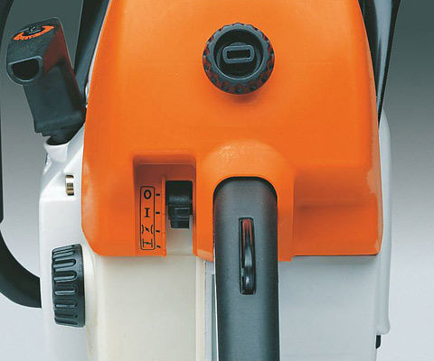   All important functions such as start, choke, throttle and stop are operated via a single lever. 