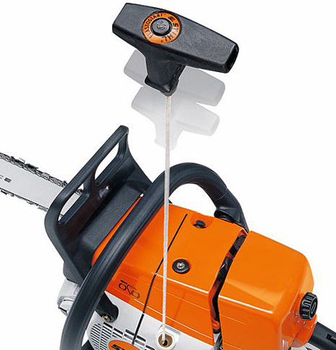 STIHL ElastoStart reduces the shock caused by the compression of the engine during starting.