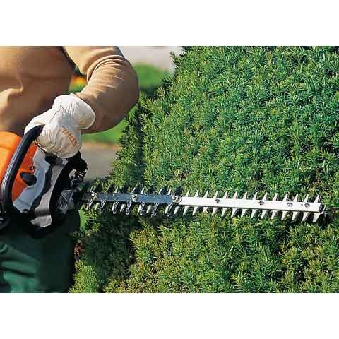 Double-Sided Blades - The dual-ground blade system provides a clean cut and is ideal for cutting through stronger, thicker branches.