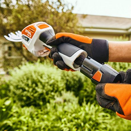 STIHL HSA 26 with battery AS 2 and charger AL1. 
HS2 Battery: Lightweight, compact and powerful 10.8 V battery. Compatible with all 10.8 V power tools from the STIHL AS-System (not HSA 25). 28 Wh battery power. Weight: 0.22 kg.
