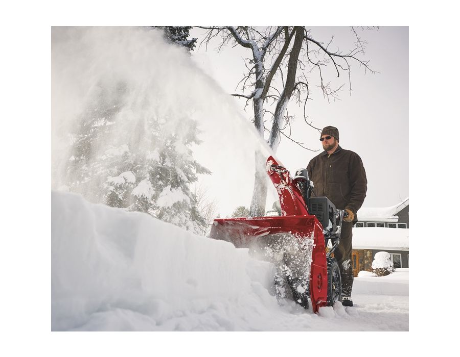 Self-Propelled
Quickly and easily cut through snow with total speed control, 6 speeds forward and 2 speeds reverse.

