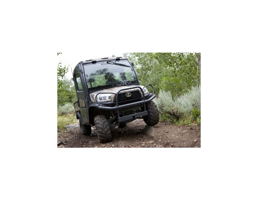 Built around a unibody frame that is virtually airtight, soundproof, and rattle-free, the cab incorporates highly efficient air-conditioning, heating, and defogging functions, as well as antennas and speakers for an optional radio