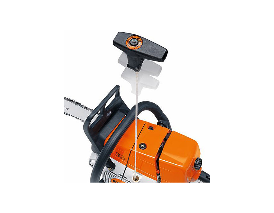 STIHL ElastoStart reduces the shock caused by the compression of the engine during starting