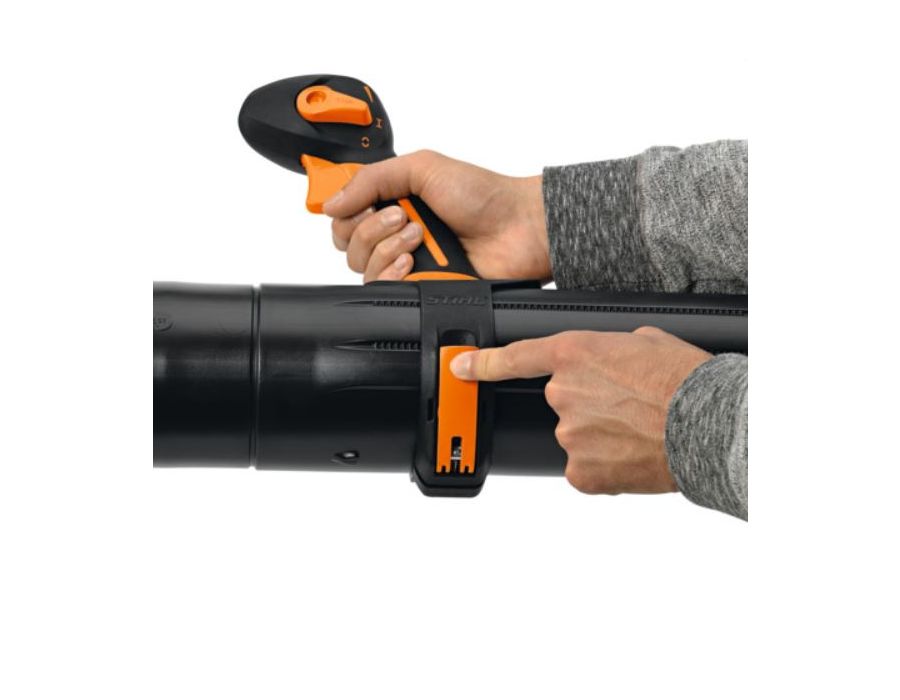 TOOL-FREE HANDLE POSITION ADJUSTMENT - FOR ERGONOMIC WORK. Thanks to tool-free handle position adjustment, you can easily adapt the handle on the blower tube to the user’s height, enabling ergonomic, effortless work.